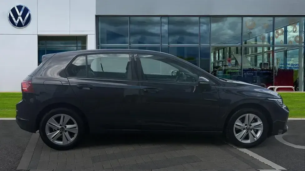 Second-hand VW Golf VIII Life 115 CP (84 kW) 2024 Gri