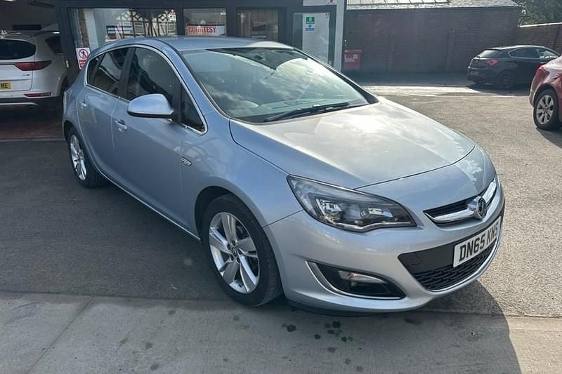 Used Vauxhall Astra SRi 140 HP (102 kW) 2015 Silver Hatchback