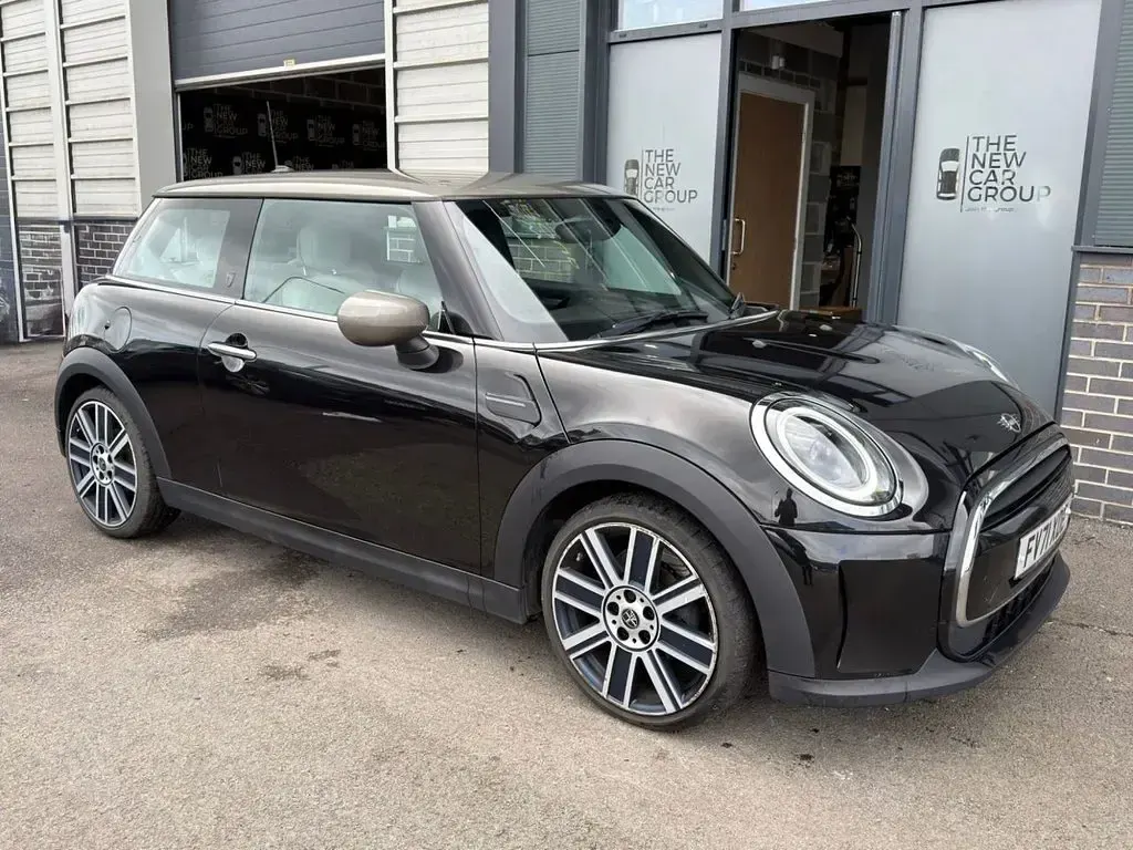 Used Mini Cooper Exclusive 136 HP (100 kW) 2021 Black Hatchback