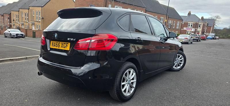 Begagnad BMW 218 2016 Svart Halvkombi