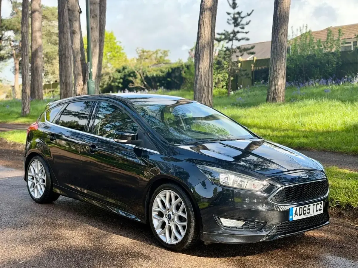 Used Ford Focus Zetec 120 HP (88 kW) 2015 Black Hatchback