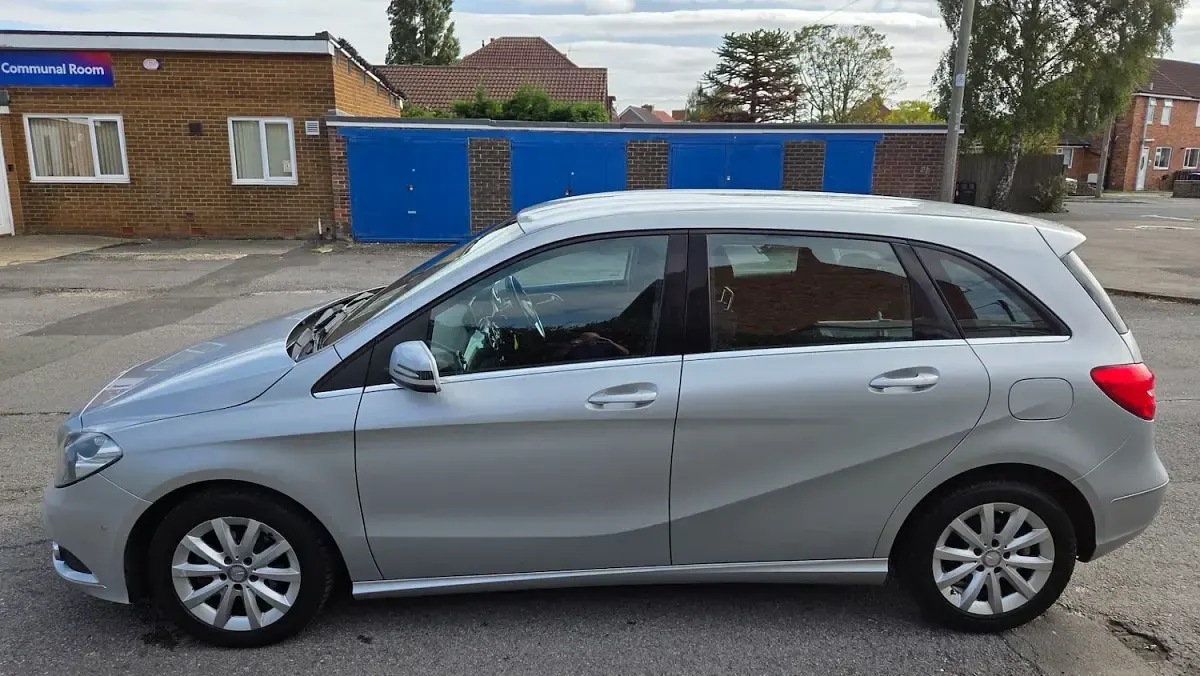 Used Mercedes B180 SE 107 HP (78 kW) 2014 Silver Hatchback