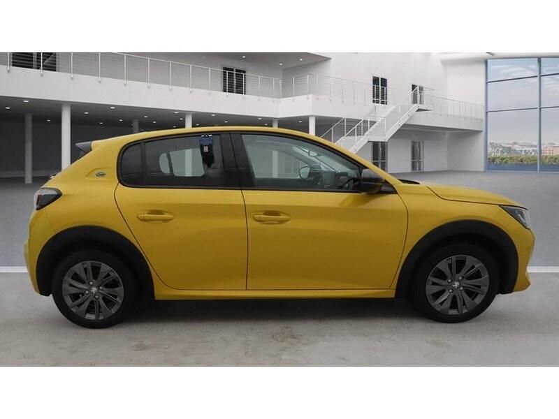 Used Peugeot e-208 Allure+ 100 kW (136 HP) 2023 Yellow Hatchback