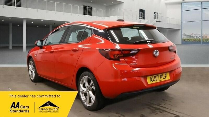 Used Vauxhall Astra SRi 150 HP (110 kW) 2017 Red Hatchback