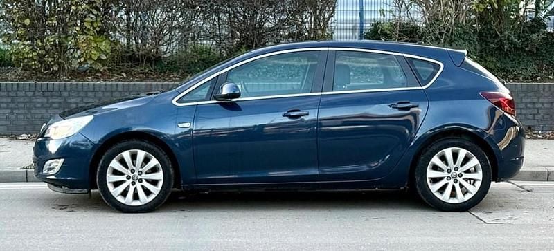 Used Vauxhall Astra 2011 Blue Hatchback