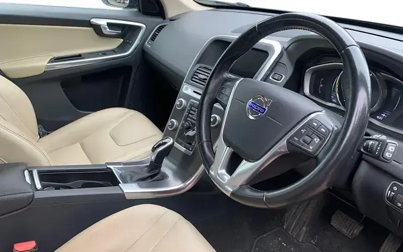 Usado Volvo XC60 SE Lux 220 HP (161 kW) 2016 Castanho SUV