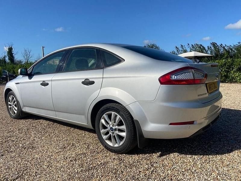 Used Ford Mondeo 140 HP (102 kW) 2013 Silver Hatchback