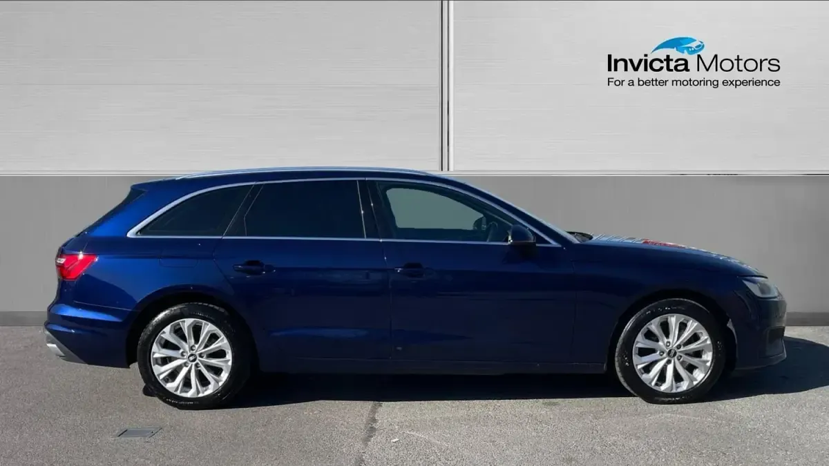 Usado Audi A4 Comfort 150 CV (110 kW) 2022 Azul Familiar