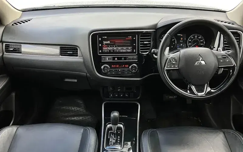 Used Mitsubishi Outlander 150 HP (110 kW) 2019 White SUV
