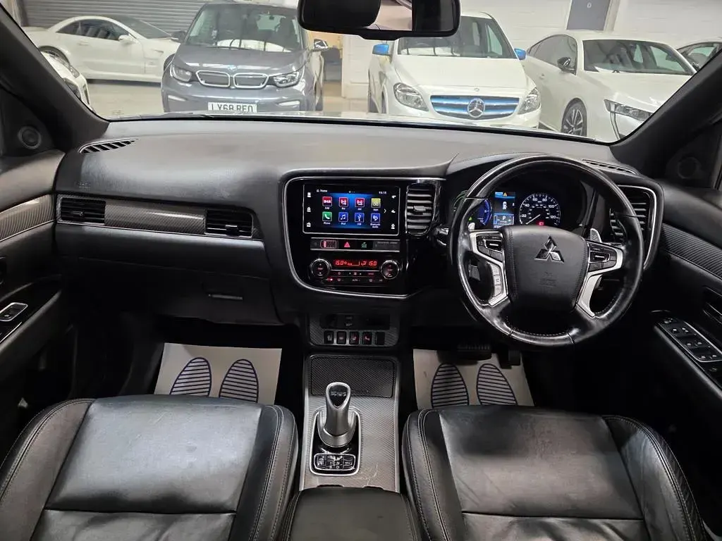 Used Mitsubishi Outlander P-HEV 174 HP (127 kW) 2019 Silver SUV
