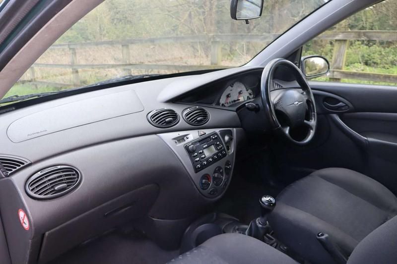 Used Ford Focus 100 HP (73 kW) 2001 Green Sedan