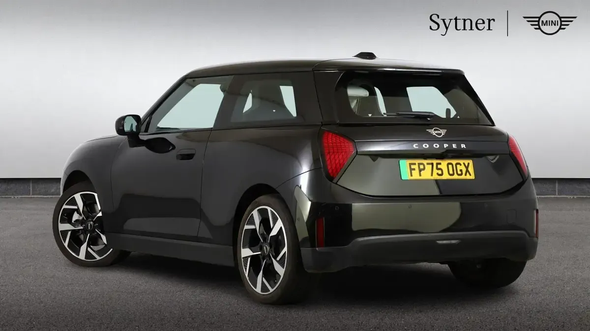 Used Mini Cooper Hatch 133 kW (181 HP) 2025 Black Hatchback