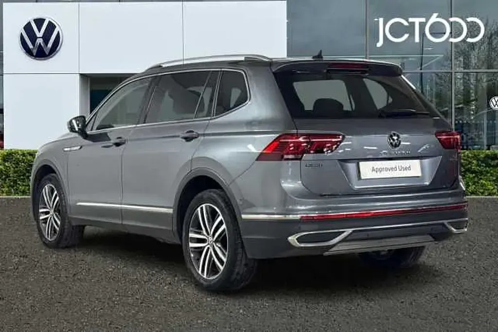 Gebraucht VW Tiguan Allspace Elegance 150 PS (110 kW) 2023 Grau SUV