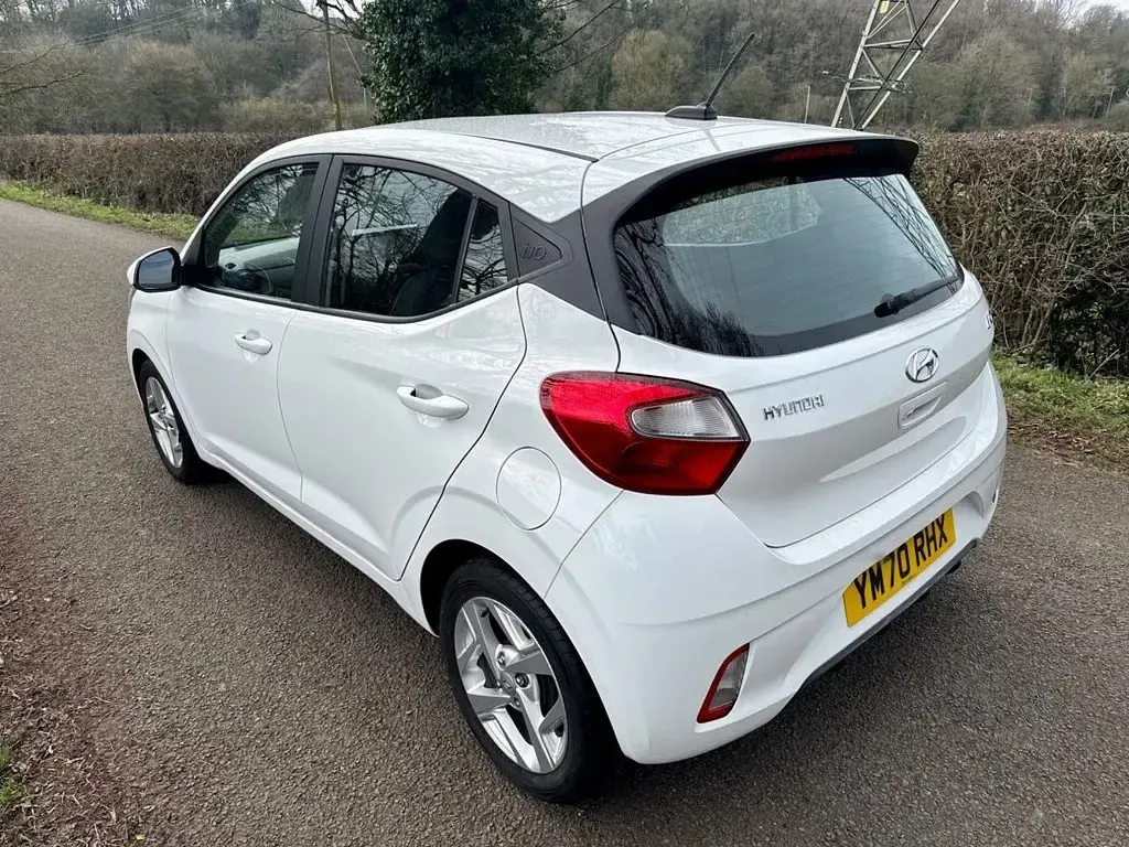 Used Hyundai i10 SE 67 HP (49 kW) 2020 White Hatchback