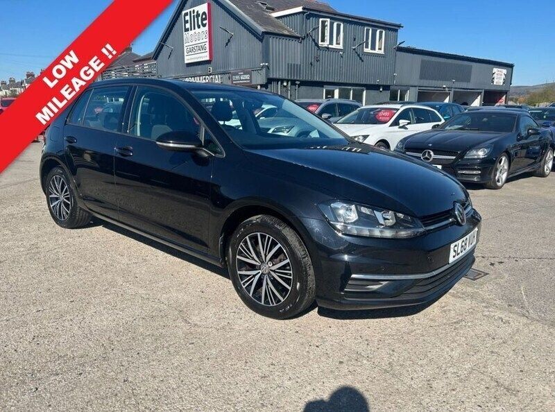 Black Used 2018 VW Golf VII SE Hatchback | £13,995 (Good price) - Image 1/4