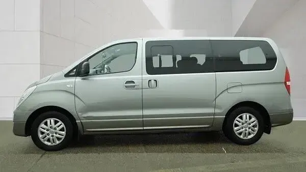 Usado Hyundai I800 SE 2016 Plateado Monovolumen