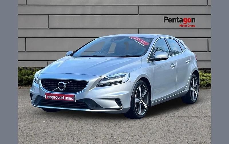 Used Volvo V40 R-Design 150 HP (110 kW) 2016 Silver Hatchback