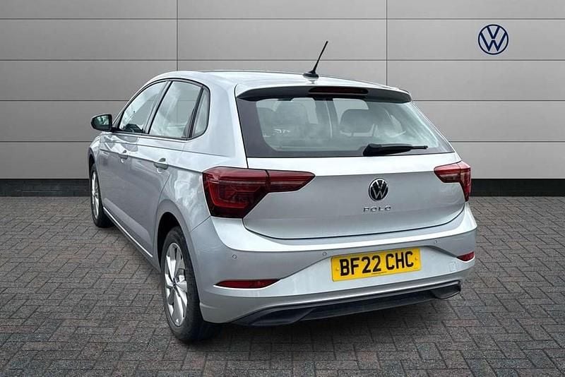 Usado VW Polo Style 95 CV (69 kW) 2022 Plateado Utilitario