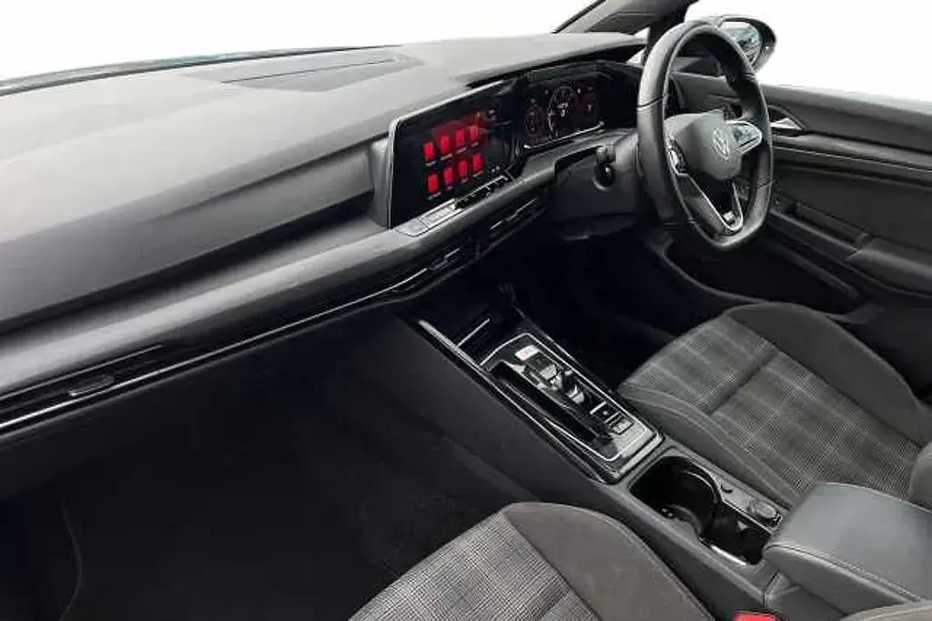 Begagnad VW Golf VIII GTD 200 HK (147 kW) 2023 Svart Halvkombi