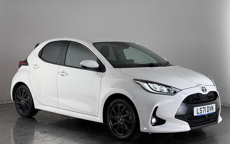 Used 2025 Toyota Yaris Hybrid Design Hatchback | £16,100 (Super price) - Image 1/3