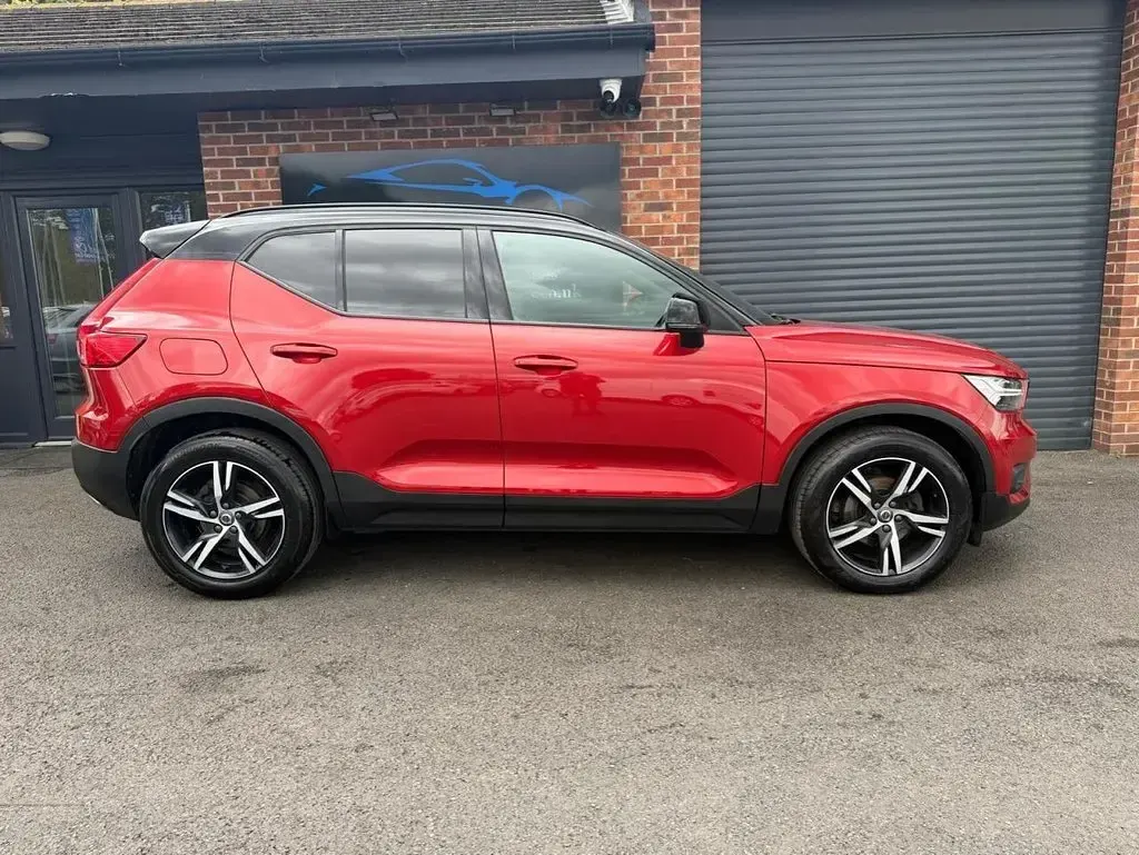 Used Volvo XC40 Inscription 150 HP (110 kW) 2019 Red SUV