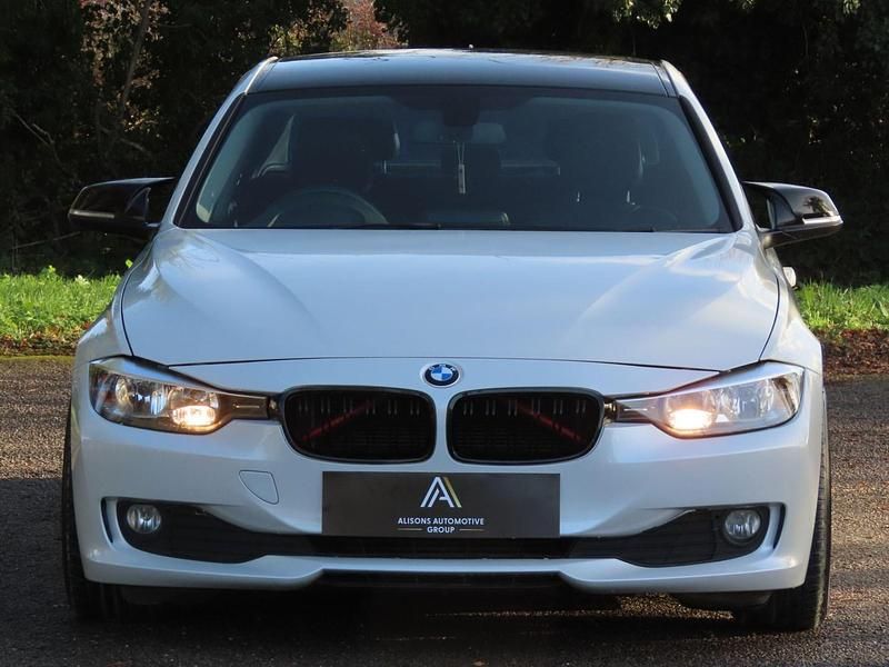 Begagnad BMW 320 Efficient Dynamics 2012 Vit Sedan