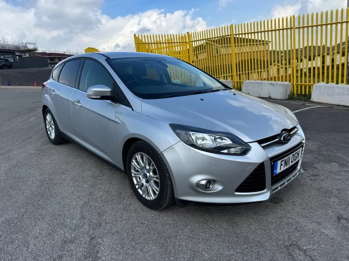 Used Ford Focus Titanium 125 HP (91 kW) 2011 Silver Hatchback