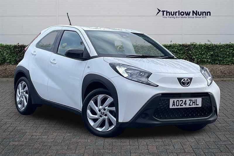 Used Toyota Aygo X PURE 72 HP (52 kW) 2024 White SUV