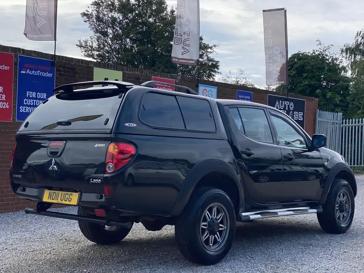 Used Mitsubishi L200 134 HP (98 kW) 2011 Black Pickup