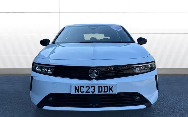 Second-hand Vauxhall Astra Design Edition 131 CP (96 kW) 2025 Hatchback