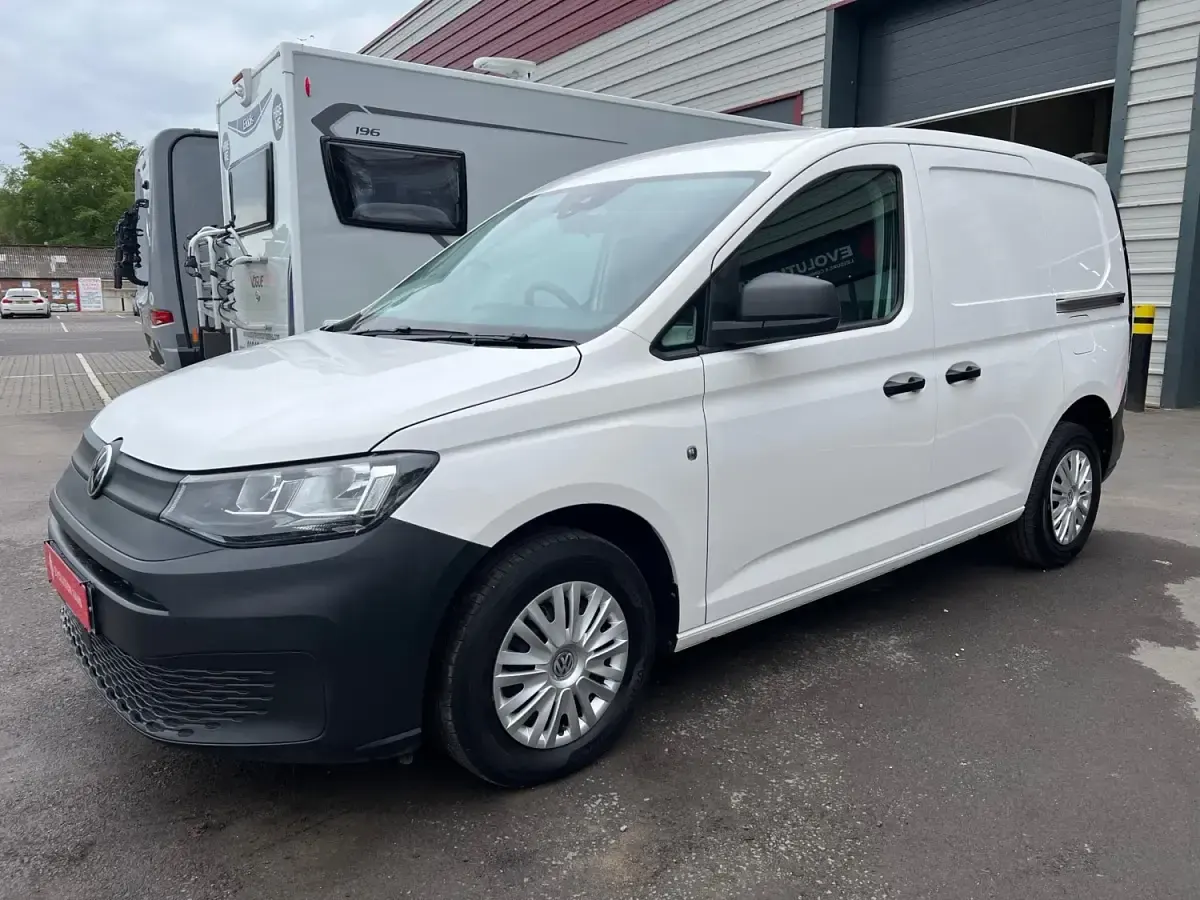 Usado VW Caddy 102 CV (75 kW) 2022 Blanco Monovolumen