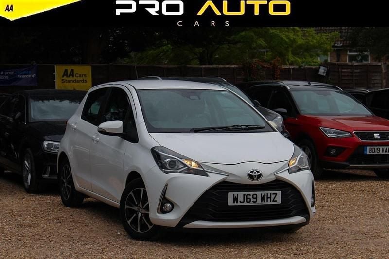 White Used 2019 Toyota Yaris Hatchback | £8,900 (Good price) - Image 1/4