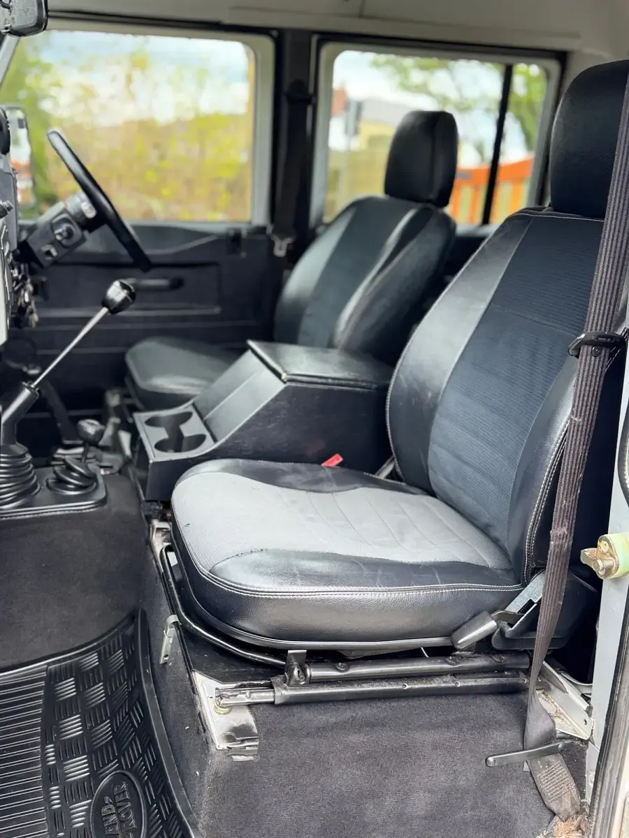 Second-hand Land Rover Defender 120 CP (88 kW) 2005 Argintiu Pickup