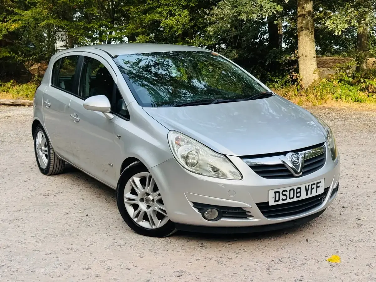 Used Vauxhall Corsa Design Edition 89 HP (65 kW) 2008 Silver Hatchback