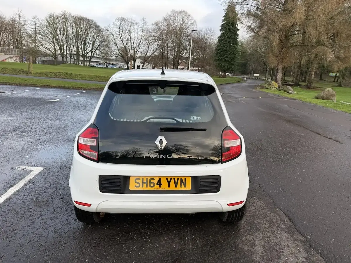Used Renault Twingo Dynamique 70 HP (51 kW) 2014 White Hatchback