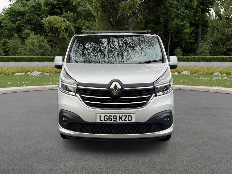 Begagnad Renault Trafic 2019 Silver Minibuss