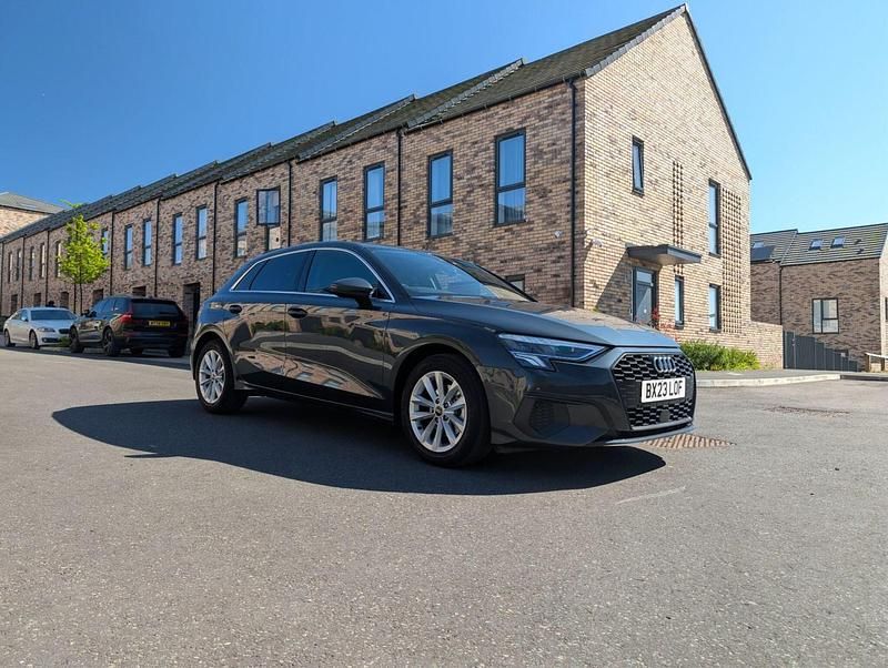 Begagnad Audi A3 Comfort 2025 Grå