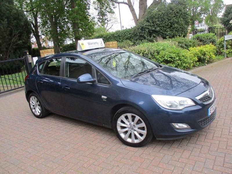 Used Vauxhall Astra Active 2012 Metallic blue Hatchback