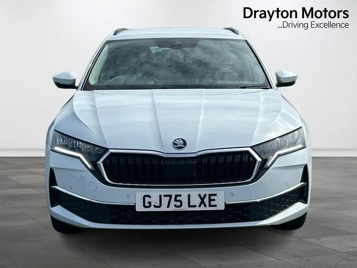 Used Skoda Octavia SE Technology 116 HP (85 kW) 2025 White Estate