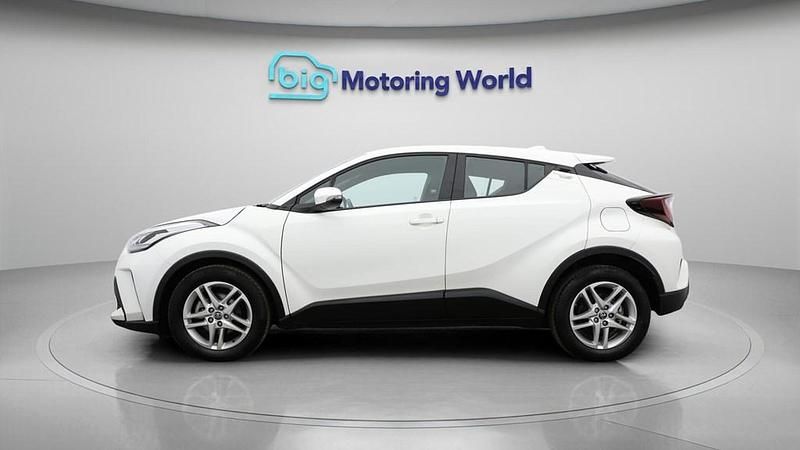 Used Toyota C-HR 122 HP (89 kW) 2023 White SUV