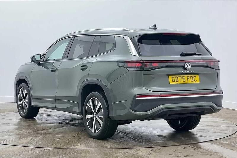 New VW Touran Elegance 2026 Green MPV