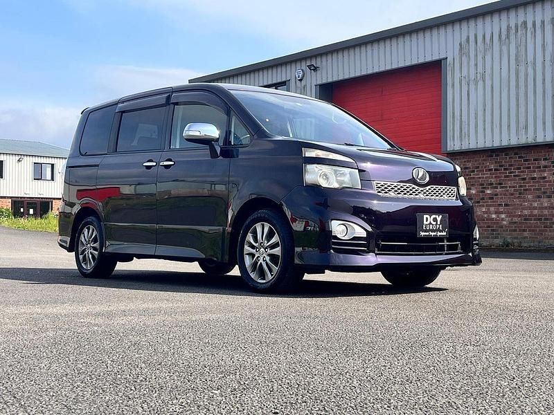 Black Used 2009 Toyota Noah MPV | £7,985 - Image 1/4