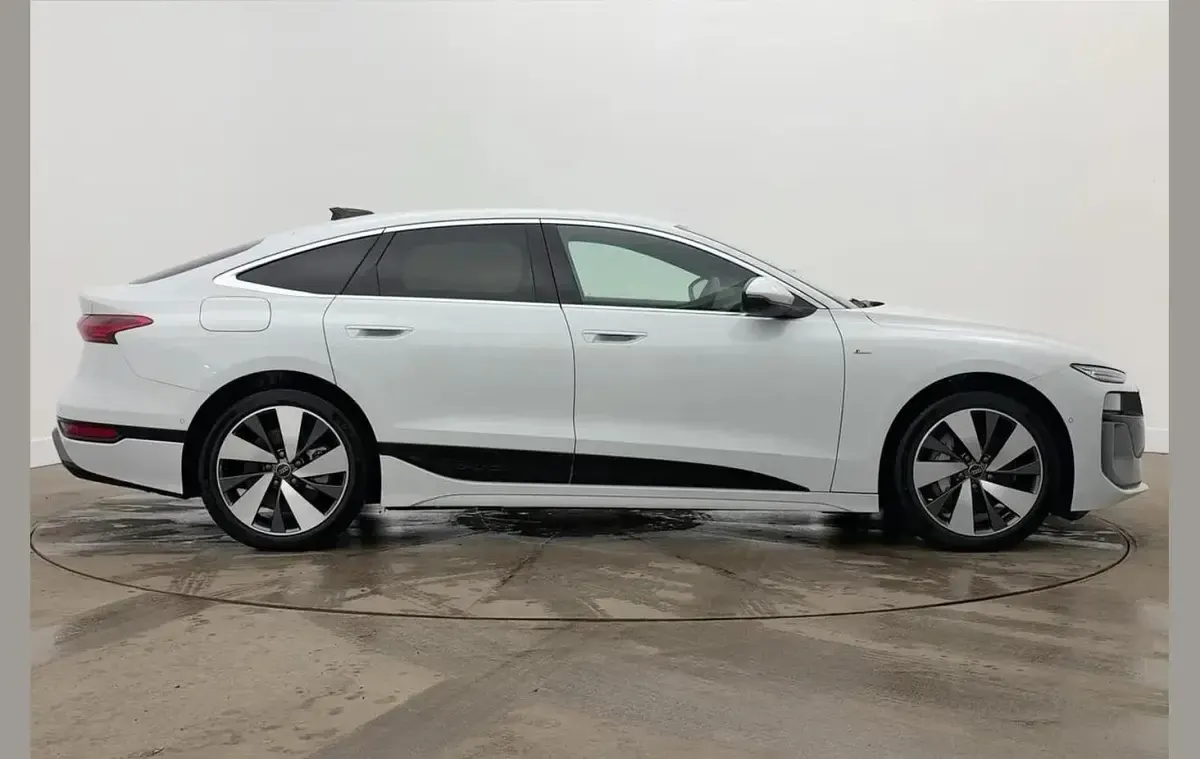 New Audi A6 e-tron S-Line 266 kW (362 HP) 2025 White Hatchback
