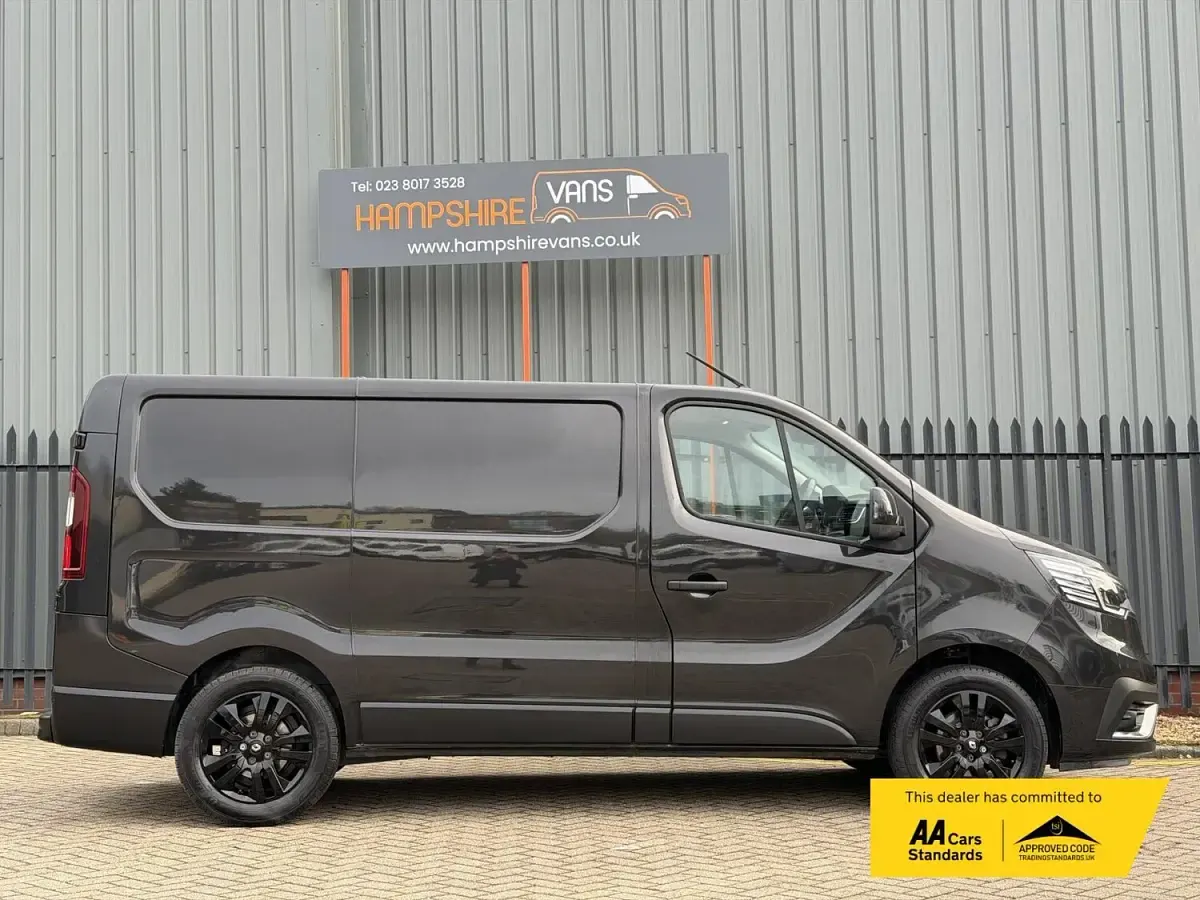 Used Renault Trafic 2022 Black MPV