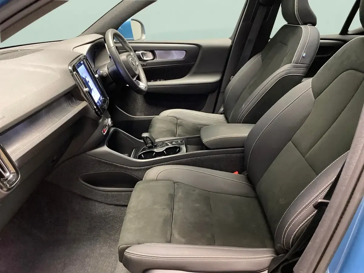 Used Volvo XC40 Ultimate 2023 Blue SUV