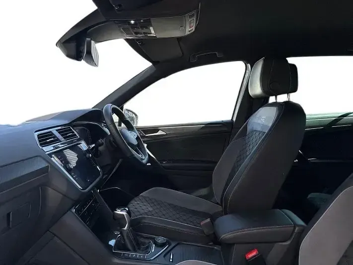 Second-hand VW Tiguan R-line 150 CP (110 kW) 2023 Alb SUV