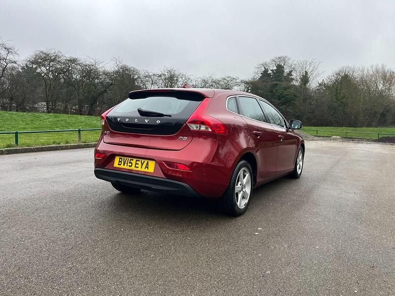 Used Volvo V40 SE 2015 Red Hatchback