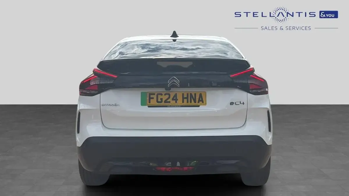 Used Citroën e-C4 98 kW (134 HP) 2024 White Hatchback