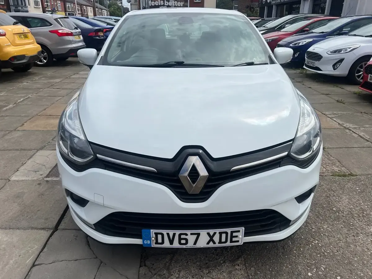 Used Renault Clio Dynamique 2017 White Hatchback