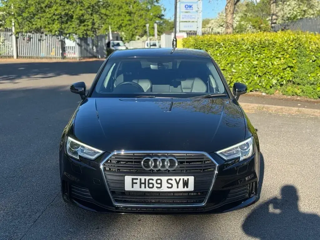 Usado Audi A3 Sportback Sport 116 HP (85 kW) 2020 Preto Citadino